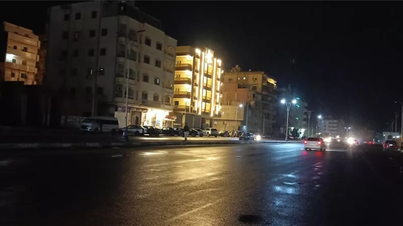 أمطار متفاوتة الشدة تضرب مناطق متفرقة بالسويس وانتظام الملاحة البحرية
