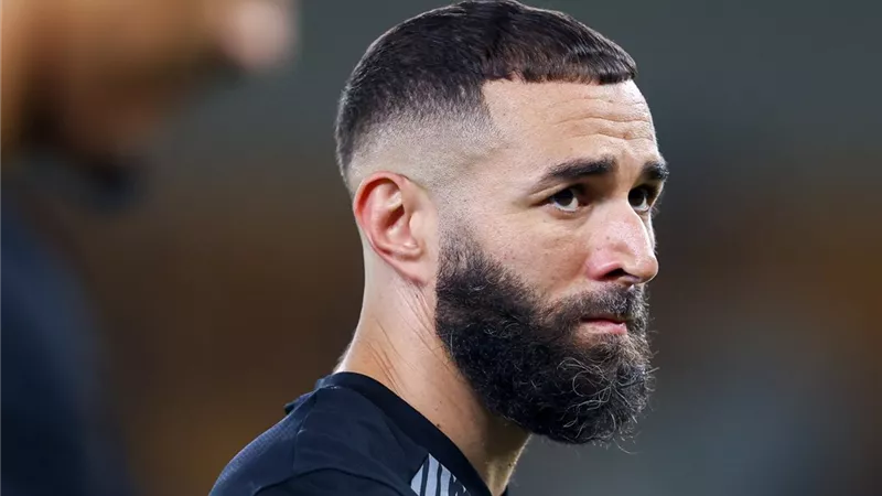 «المنتشري» يعلن تجديد تعاقد كريم بنزيما مع الاتحاد حتى 2028 