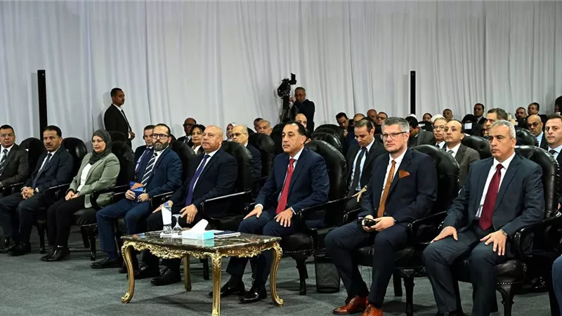 رئيس الوزراء يفتتح مصنع 