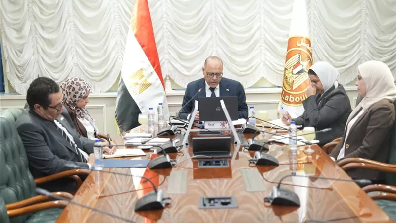 وزير العمل يعقد اجتماعًا مع مسؤولي البنك الدولي لبحث الملفات المشتركة