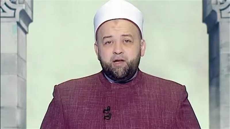  يسري عزام : الصلاةعلى النبي ﷺ وسيلة لنقل تحياتنا وأشواقنا إليه 