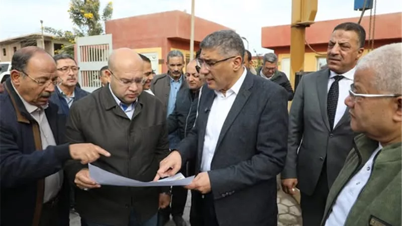 محافظ الجيزة يتفقد محطتي مياه الشرب ورفع الصرف الصحي بقريتي الفهميين والمشتل 