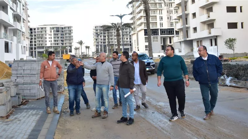 مساعد هيئة قطاع التنمية يتابع أعمال التنفيذ بمشروعات العلمين الجديدة