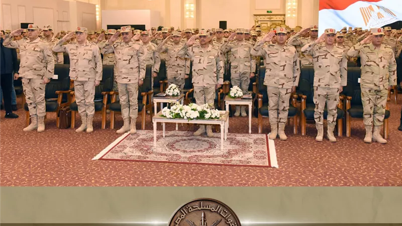 وزير الدفاع يلتقى مقاتلى قوات حرس الحدود ويكرم عدداً من المتميزين