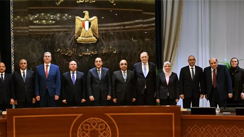 رئيس الوزراء :يشهد توقيع اتفاقية تسوية بين عددٍ من الجهات الحكومية 