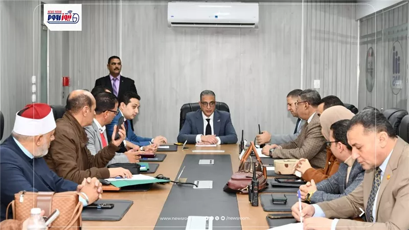 محافظ الفيوم يتابع أعمال فتح وانتظام جميع لجان التصويت أمام الناخبين