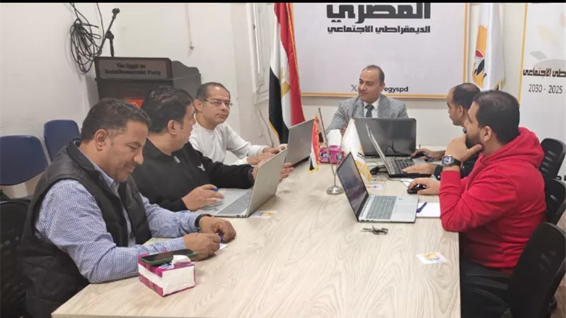 غرفة العمليات المركزية بالحزب المصري تواصل انعقادها لمتابعة التصويت 
