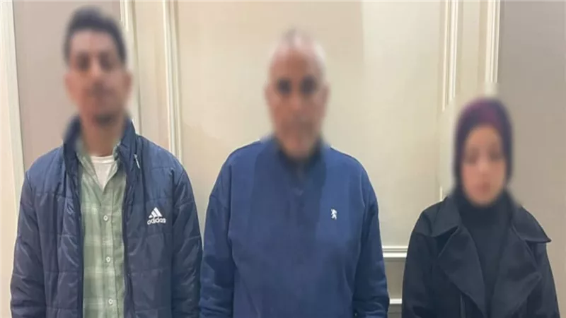 ضبط 3 أشخاص يوزعون كروتا دعائية لصالح مرشح بالمنيا