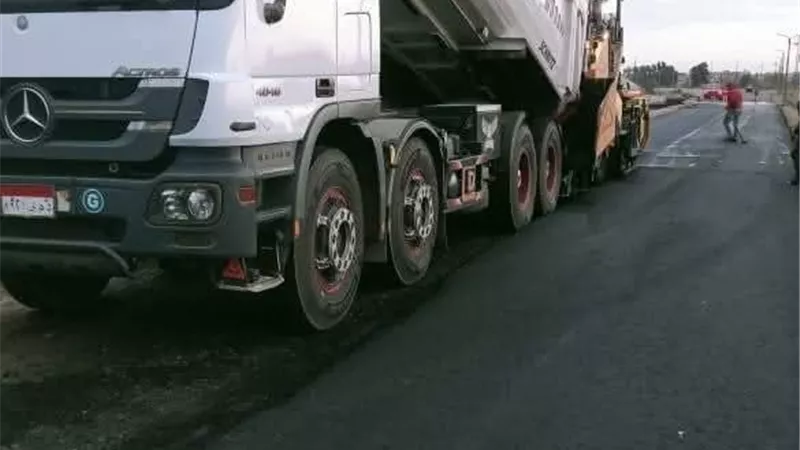 محافظ دمياط يتابع جهود رصف طريق أبو عياد السلسول بكفر سعد