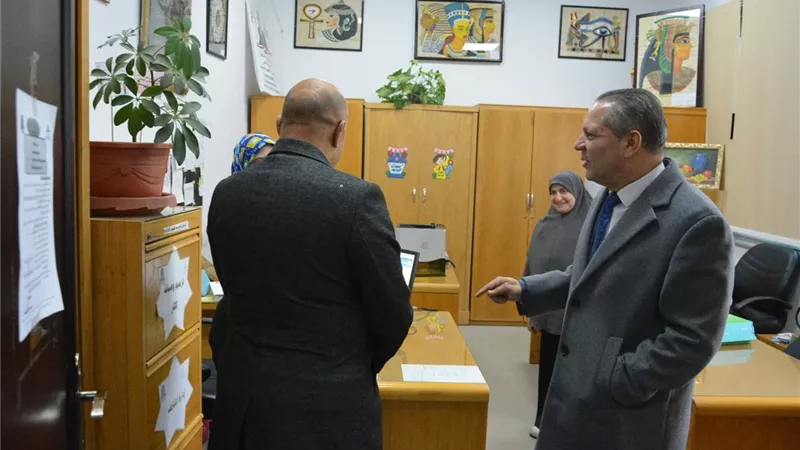 رئيس جامعة دمياط يتفقد كلية الآثار والمركز المهني لتطوير المهارات الطلابية