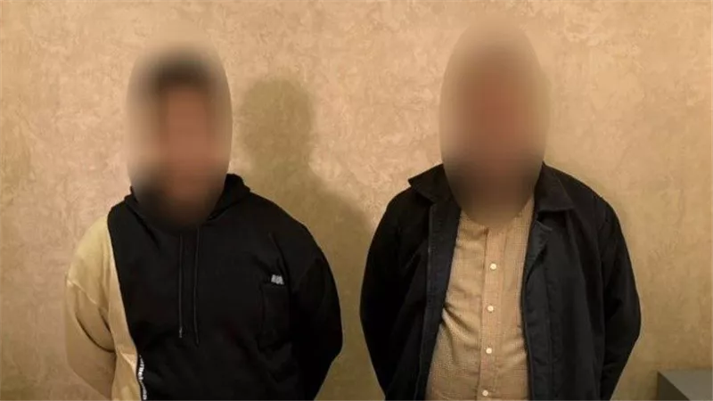 كروت إنتخابية بالجيزة .. ضبط شخص يوجه المواطنين يمحيط اللجان بالجيزة 