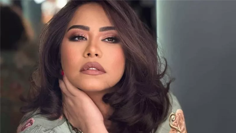 محامي شيرين عبد الوهاب يحسم الجدل: لا منع من رؤية بناتها ولا اعتزال