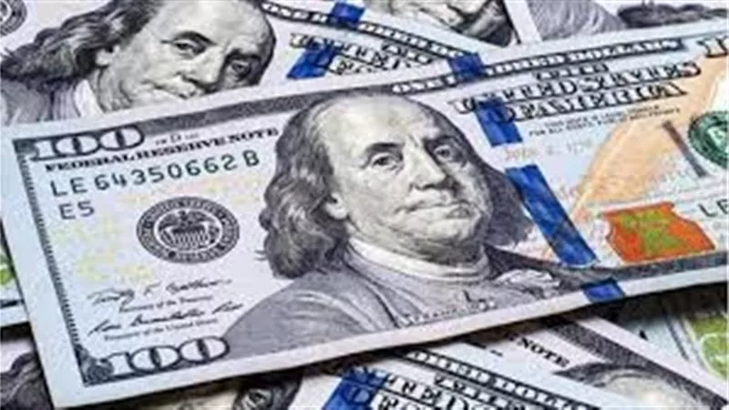 الدولار يحافظ على مكاسبه قبل قرارات البنوك المركزية