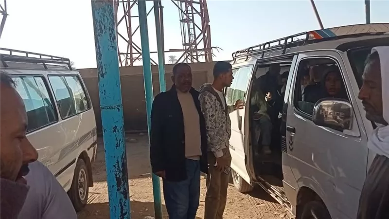 محليات قنا تشن حملة مكبرة على مجمع مواقف السيارات الداخلية بقوص