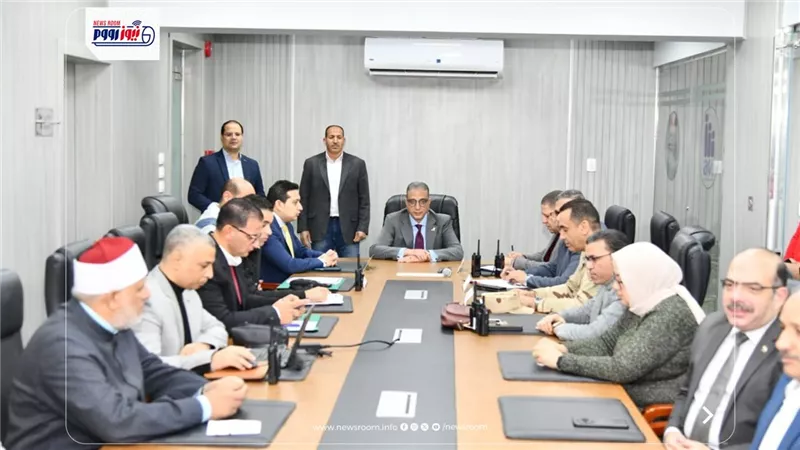 محافظ الفيوم يتابع أعمال فتح وانتظام لجان التصويت باليوم الثاني من الانتخابات