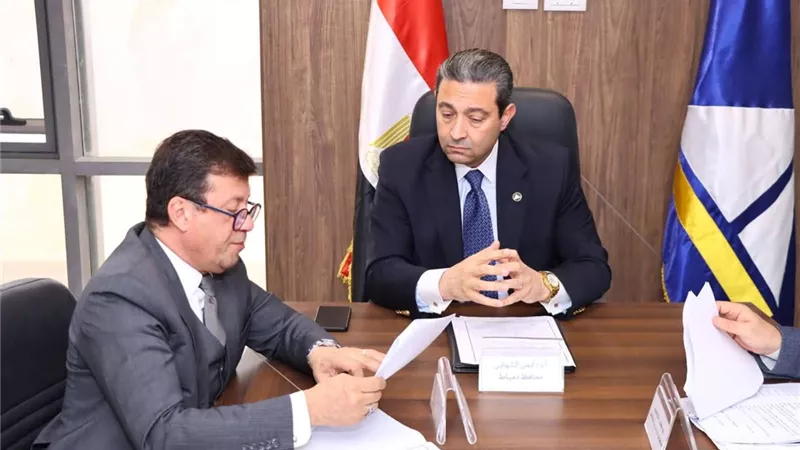 محافظ دمياط يبحث مطالب المواطنين ويصدر قرارات فورية داعمة
