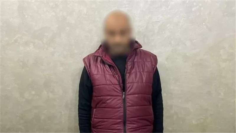 ضبط شخص يوزع كروت انتخابية لدفع الناخبين للتصويت لصالح مرشح بالأقصر