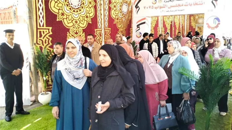 السيدات يتصدرن المشهد وكبار السن يتحدون المرض في ثاني أيام انتخابات النواب 