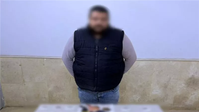 ضبط شخص بحوزته كروت دعائية لصالح مرشح قبل توزيعها على الناخبين بأسيوط
