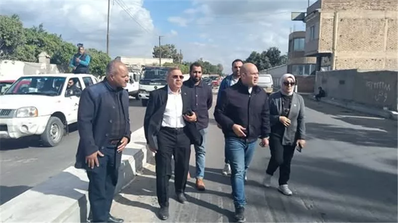 جولة ميدانية لنائب محافظ الجيزة بمنشأة القناطر لمتابعة تطوير طريق ترعة الزمر