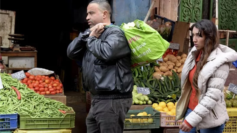 المصريون يعيشون بالمظاهر.. هل اختفت الطبقة الوسطى من المجتمع؟ تقرير