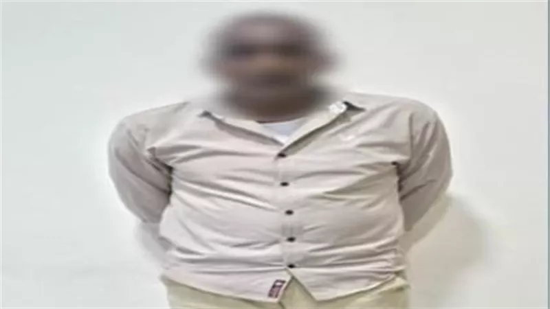 ضبط أحد الأشخاص بالأقصر لاتهامه بتوزيع كروت دعاية وفلوس لدعم مرشح