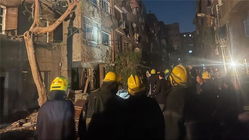 مشهد مرعب.. شاهد اللحظات الأولى لانفجار ماسورة غاز وانهيار عقار بإمبابة |فيديو
