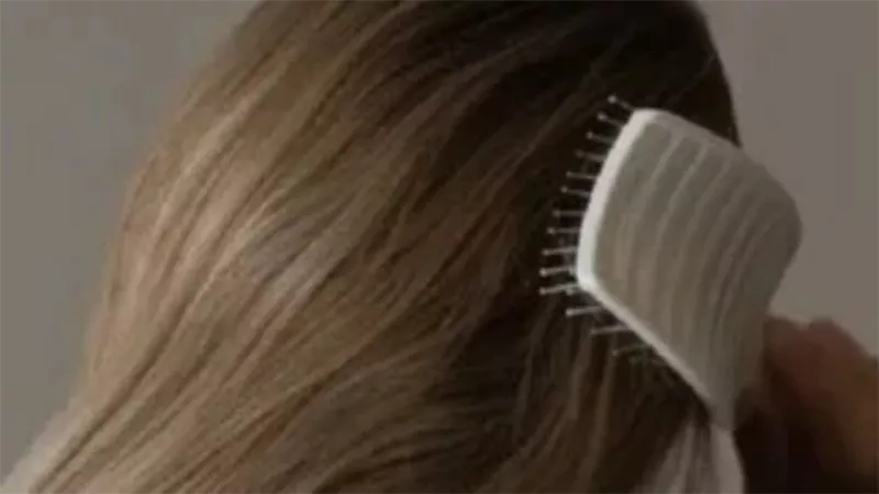 طرق طبيعية للتخلص من رائحة الشعر غير المرغوبة خلال فصل الشتاء 	