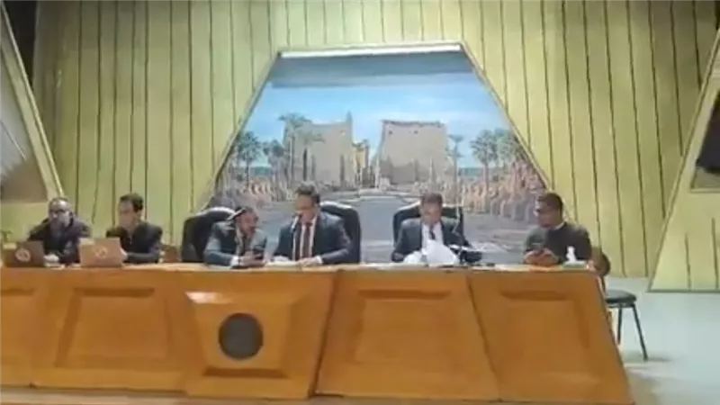 زلزال انتخابي في الأقصر.. بشاري يحسم مقعد الدائرة الأولى من الجولة الأولى 
