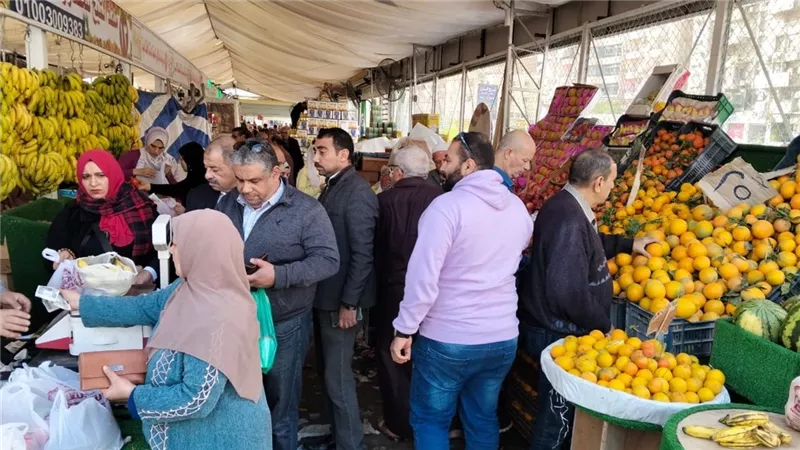 محافظ الدقهلية: أسعار مخفضة بالمعرض الدائم للسلع الغذائية بشارع قناة السويس 