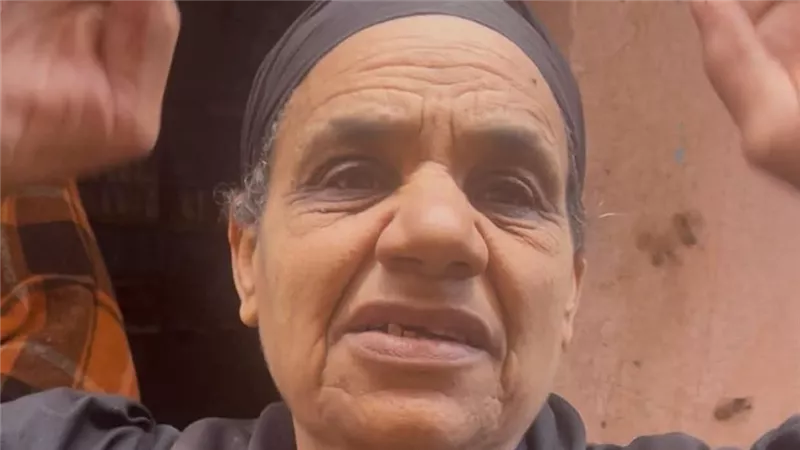 بعد تدهور حالتها حزنا على نجلها.. نقل والدة المتهم بقتل عروسه للمستشفي