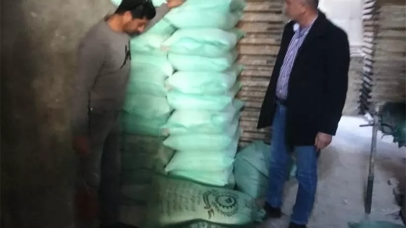 قبل بيعها في السوق السوداء.. ضبط 10 أجولة دقيق بلدي مدعم بمركز ناصر