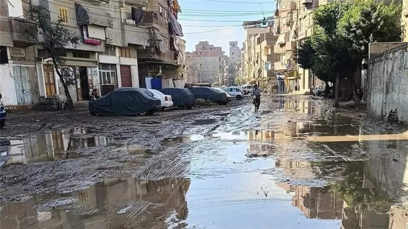 مع حلول الأمطار.. الطين يغزو شوارع شط جريبة ويضاعف معاناة الأهالي بدمياط