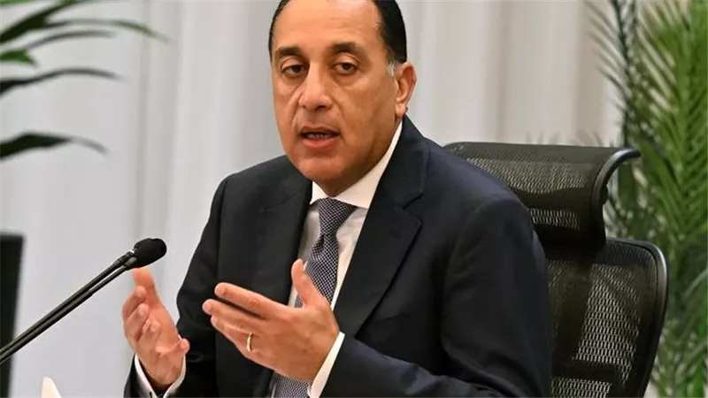 رئيس الوزراء يتفقد مشروعات المبادرة الرئاسية 