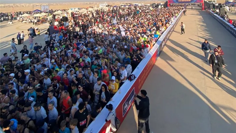 وزير الشباب والرياضة يطلق نصف ماراثون الأهرامات 2025