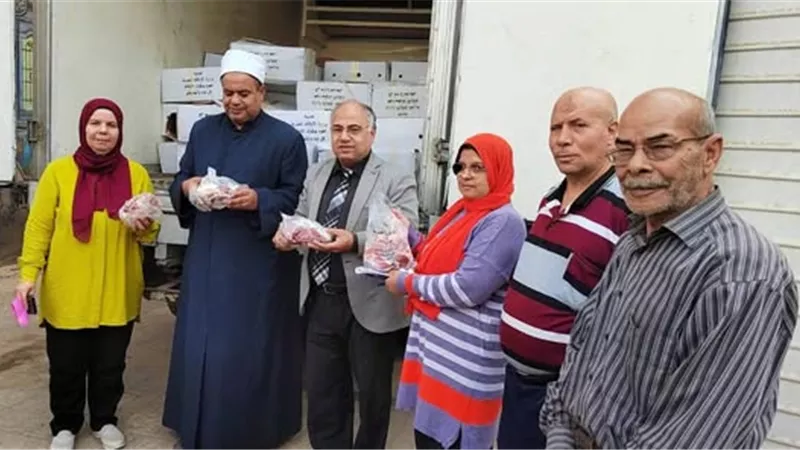 محافظ الجيزة: توزيع ٢ طن من لحوم صكوك الأضاحي على الأسر الأولى بالرعاية