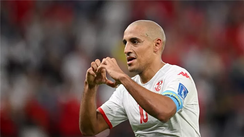 رسميًا.. وهبي الخزري نجم منتخب تونس يعلن اعتزاله كرة القدم