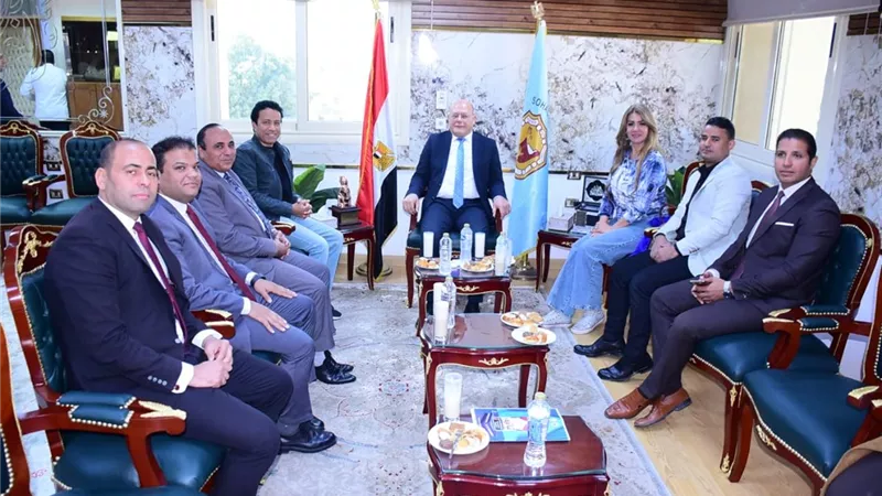 رئيس جامعة سوهاج يستقبل أعضاء لجنة تحكيم مهرجان 