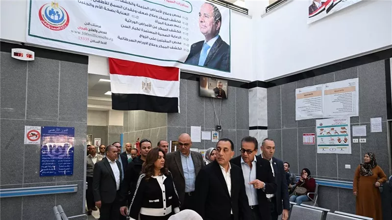 رئيس الوزراء يتفقد مركز طب الأسرة بطحانوب ضمن مشروعات 