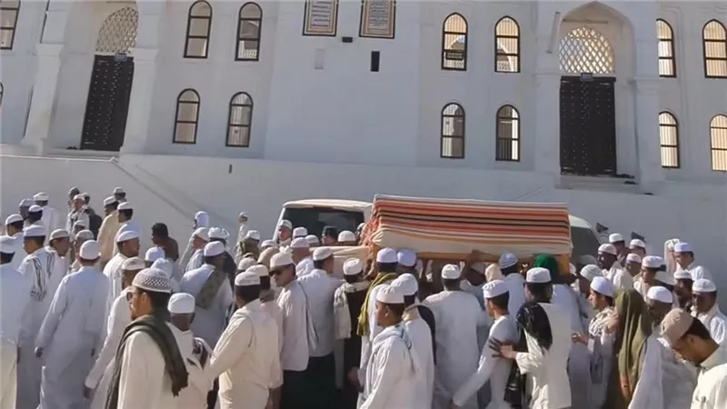 رحيل الداعية اليمنية مريم بنت الحبيب علي المشهور.. جنازة مهيبة ونعي لـ الجفري