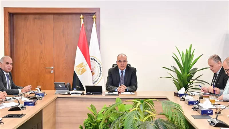 وزير الموارد المائية يتابع موقف مشروعات الخطة الاستثمارية للعام المالي الحالي