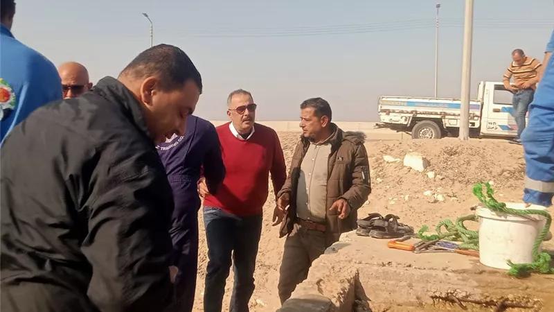 رئيس مياه القناة يشرف على أعمال إصلاح الكسر المفاجئ المغذي لمنطقة كوبري السلام