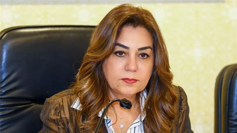 منال عوض: مركز سيطرة الشبكة الوطنية بالوزارة يقود حملات لرفع الإشغالات 
