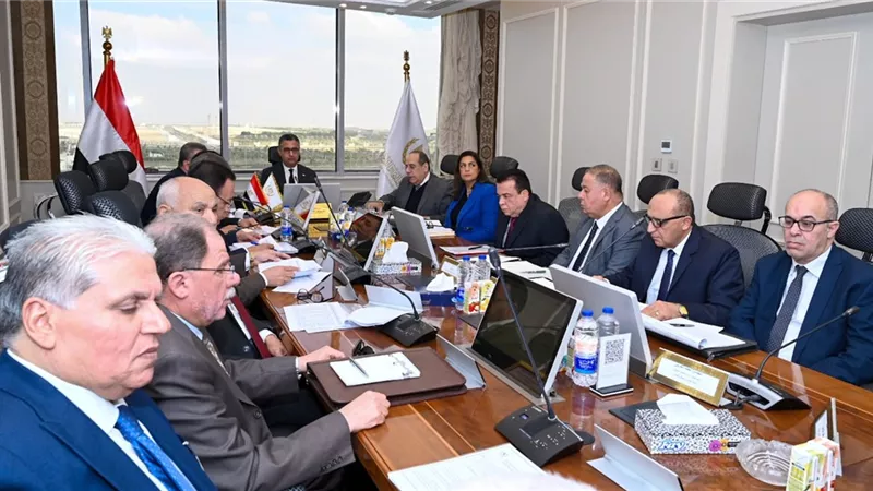 فاروق يوجه برفع كفاءة التشغيل بشركات المضارب والاستفادة من الطاقة الإنتاجية 