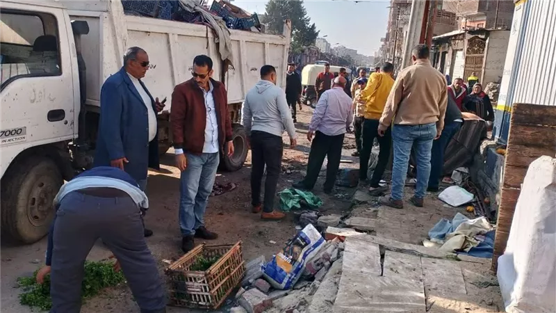 لليوم الثاني على التوالي.. منطقة حلقة السمك تشهد حملة المكبرة لرفع الإشغالات 