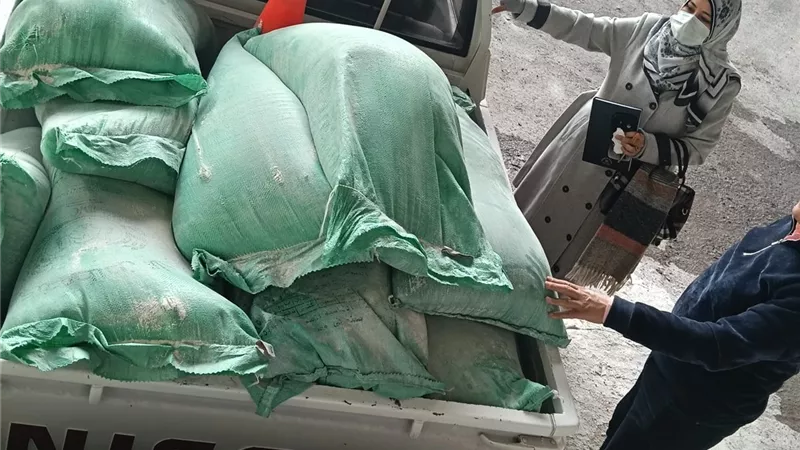 «تموين دمياط» يضبط 30 شيكارة دقيق بلدي مدعم داخل مخابز سياحية