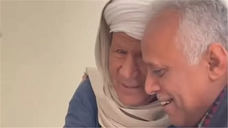 بعد نصف قرن.. «الوفاء» يقود «أبناء اليمن» لزيارة معلمهم بأولاد يحيى في سوهاج