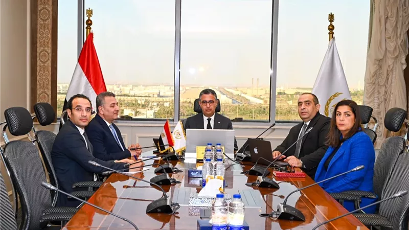 وزير التموين والتجارة الداخلية يجتمع مع رئيس مصلحة دمغ المصوغات