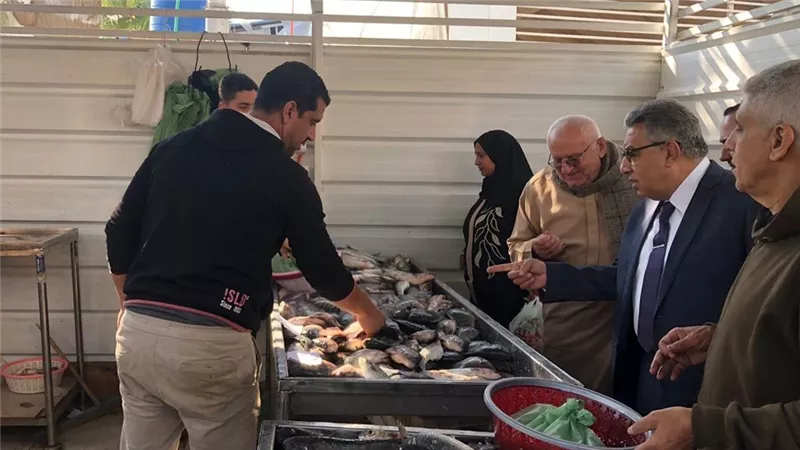 محافظ الدقهلية يتفقد المعرض الدائم للسلع الغذائية بالمنصورة
