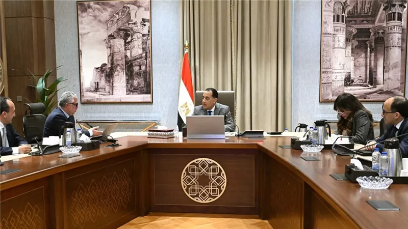 رئيس الوزراء يتابع مستجدات العمل بالمنطقة الاقتصادية لقناة السويس 